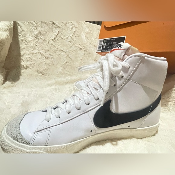 Nike Blazer Mid '77 VNTG Men’s 8.5 Great condition. Worn once. - Picture 2 of 7